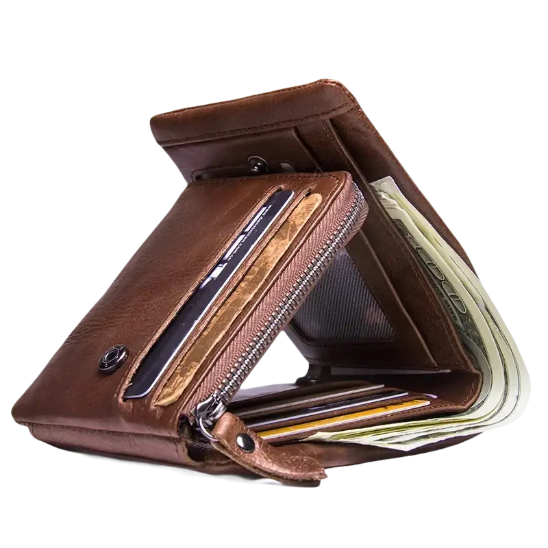 Portefeuille bifold en cuir marron avec un compartiment zippé, plusieurs fentes pour cartes et de l’argent liquide.