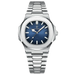 Montre en acier inoxydable de couleur argentée avec un cadran à rayures horizontales bleu foncé et un guichet de date.